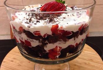 Amazing Sw Strawberry & Chocolate Trifle