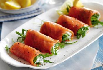 Slimming Worlds Smoked Salmon, Cottage Cheese And Rocket Rolls Recipe