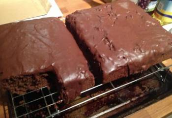 Rich Chocolate Tray Bake (16 Syns For The Lot ! )
