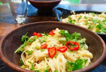 Super Simple Syn Free Chicken Pad Thai