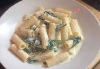 Creamy Spinach Pasta (Slimming World Friendly)