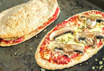 Slimming World Pitta Bread Pizzas – 3 Ways (Calzone Etc)