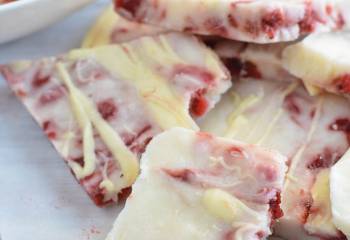 White Chocolate Strawberry Frozen Yoghurt Bark