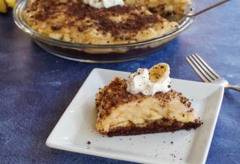 Healthy Old-Fashioned Banana Cream Pie With Graham Cracker Crust