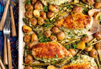 Creamy Cheesy Spinach Stuffed Chicken Tray Bake