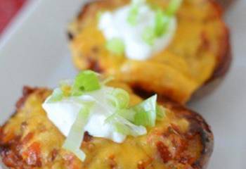 Chilli-Stuffed Potato Skins