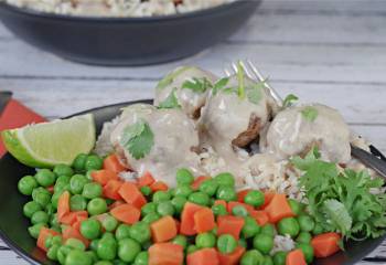 Healthy Turkey Pesto Meatballs With Creamy Lime Ginger Sauce