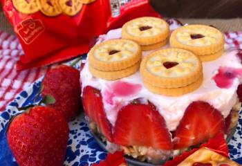 Jammie Dodger Cheesecake | Slimming Friendly