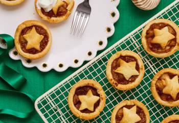 Mini Spiced Christmas Apple Pies