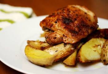 Tray Baked Seasoned Chicken & Wedges - Syn Free