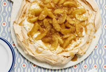 Apple Pie Pavlova