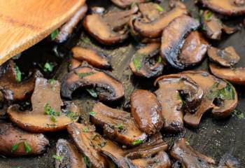 Syn Free Saut?Ed Garlic Mushrooms