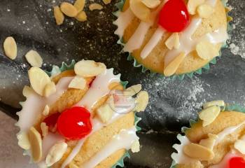 Cherry Bakewell Cupcakes Recipe &Ndash; Cherry And Almond Cupcakes