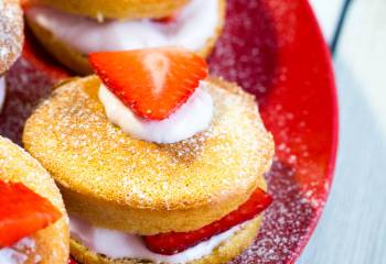 Mini Strawberry Sponges