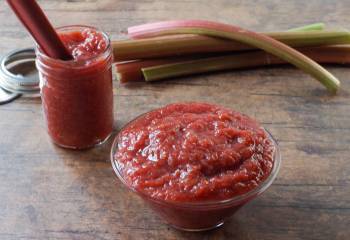 Stewed Rhubarb Recipe (With Strawberry Gelatin)