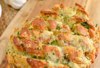 The Best Ever Syn Free Pull-Apart Cheesy Garlic Bread | Slimming World