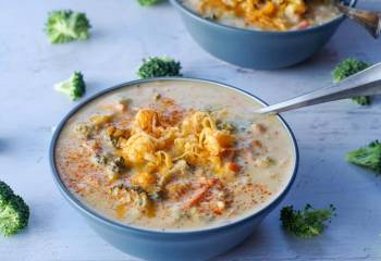 Slow Cooker Broccoli Cheese Soup