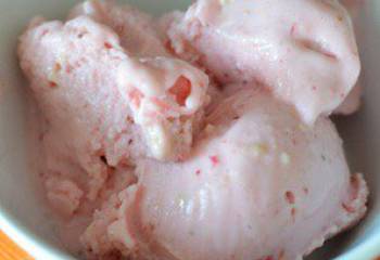 Strawberry Shortbread Frozen Yoghurt