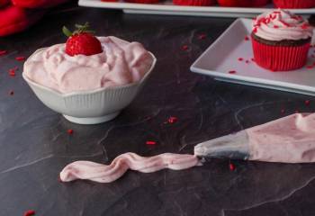 Strawberry Whipped Cream Frosting (With Jam)