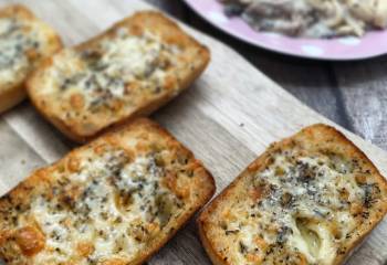 Cheesy Garlic Bread | Slimming Friendly