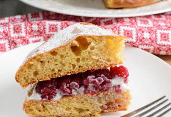 Raspberry And Lemon Sponge Cake