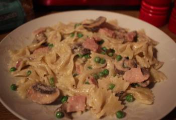 Creamy Pasta With Bacon, Peas And Mushrooms