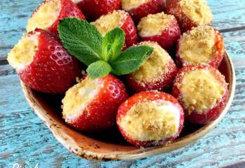 Cheesecake Stuffed Strawberries