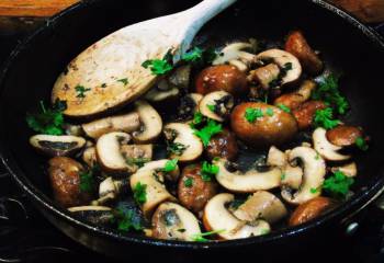 Syn Free Garlic & Parsley Fried Mushrooms