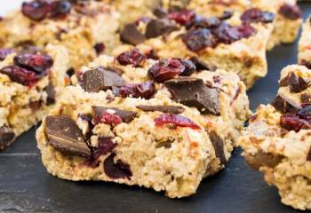 Healthy No Bake Cranberry & Chocolate Breakfast Bars