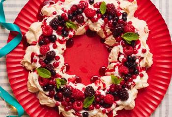 Pavlova Wreath