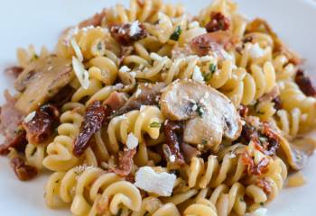 Bacon, Mushroom And Sun-Dried Tomato Pasta