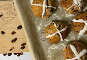 Healthy Low-Calorie Hot Cross Bun Recipe!