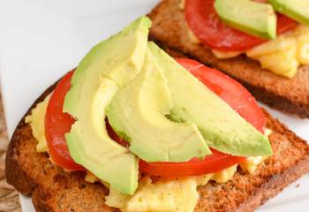 Low Syn Scrambled Egg Toast With Avocado And Tomatoes