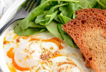 Low Syn Turkish Poached Eggs In Yoghurt | Slimming World