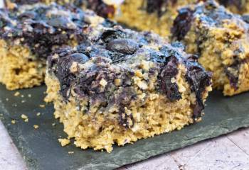 Healthy Blueberry Muffin Breakfast Bars