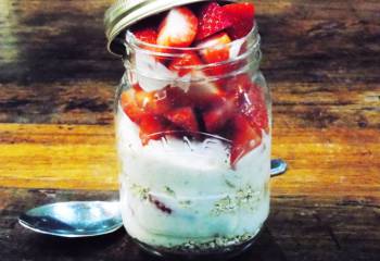 Strawberry Cheesecake Overnight Oats