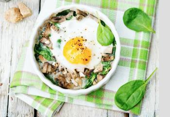 Syn Free Baked Egg With Spinach And Mushroom | Slimming World Recipe