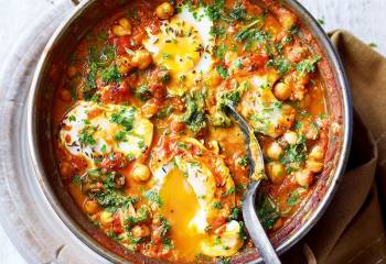 Chickpea Curry With Spinach And Eggs